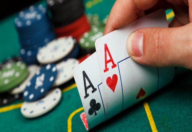 Γεώργιος Αποστολάκης, Όταν ο τζόγος είναι «έγκλημα» χωρίς φόρο – και «ανάπτυξη» με άδεια